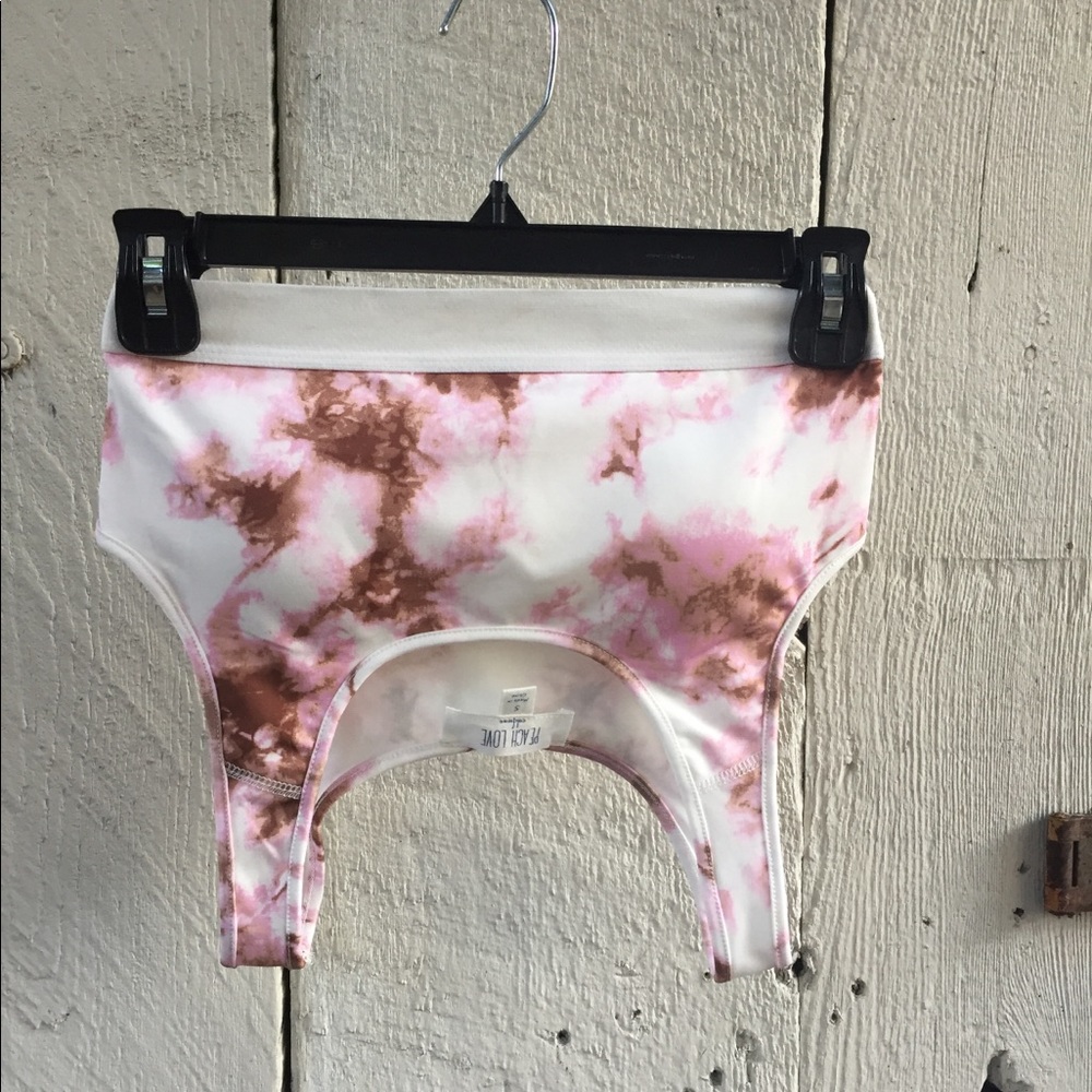Peach Love Bra and Leggings